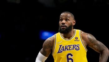 lebron james nets troca