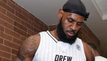 Lakers renovar LeBron trocas