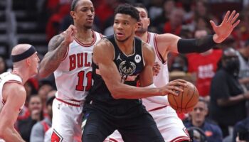 Giannis Antetokounmpo jogar bulls