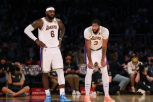 lakers brigar título woj