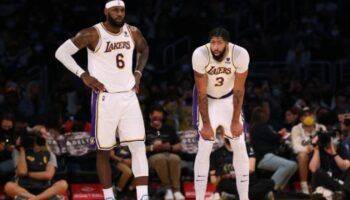 lakers brigar título woj