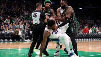 Marcus Smart Embiid braço