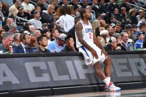 Kawhi Leonard volta quadras