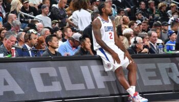 Kawhi Leonard volta quadras