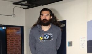 Grizzlies extensão Steven Adams