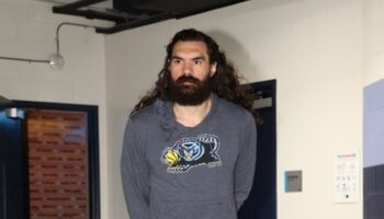 Grizzlies extensão Steven Adams