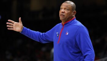 Doc Rivers lesão 76ers