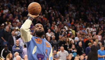 LeBron James retornar Lakers