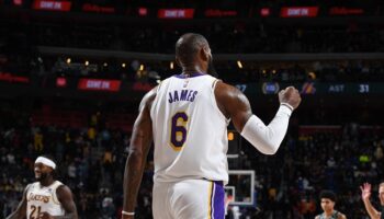 LeBron James jogar schroder
