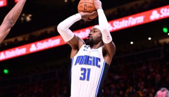 Lakers troca experiente arremessador