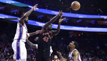 Joel Embiid Raptors vencer