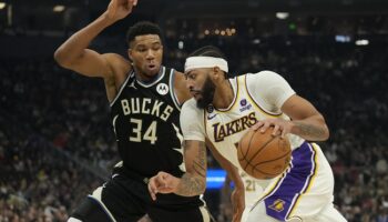 Anthony Davis Lakers Bucks