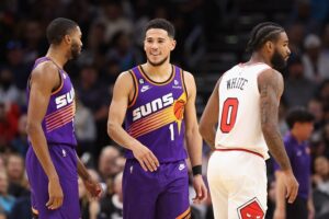 Booker 51 Suns Bulls