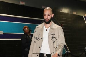 Evan Fournier troca Lakers