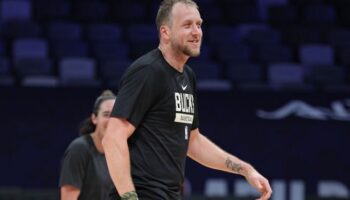 Joe Ingles estreia Bucks