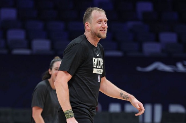 Joe Ingles estreia Bucks