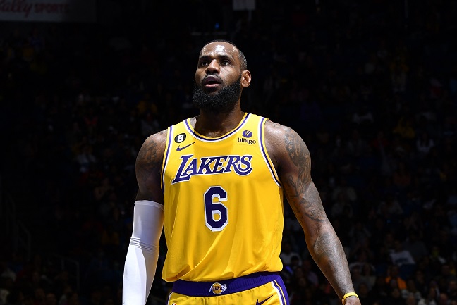 LeBron James troca Lakers