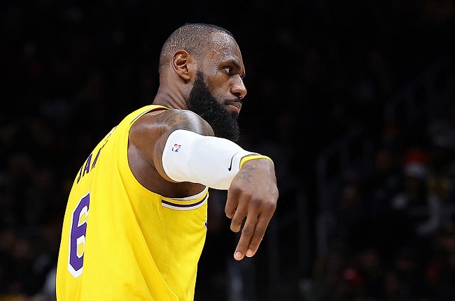 LeBron James Lakers Hawks