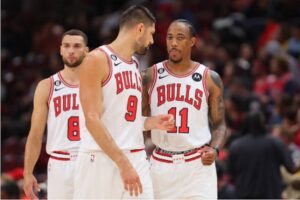 Lakers troca DeRozan Vucevic