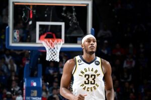 Lakers troca Myles Turner
