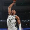 Giannis Antetokounmpo bucks pelicans