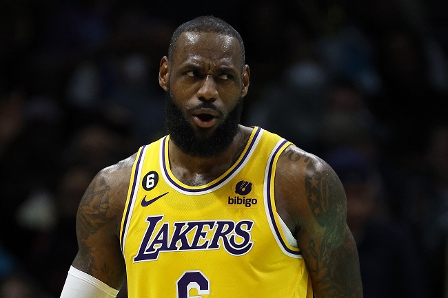 LeBron james troca Lakers