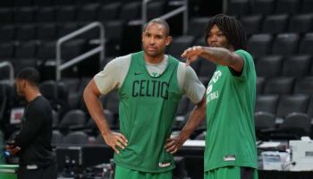 Celtics troca pivô playoffs