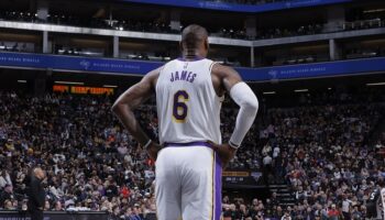 LeBron James diretoria Lakers