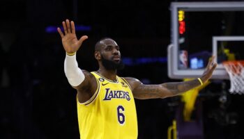 Lakers trocas LeBron James