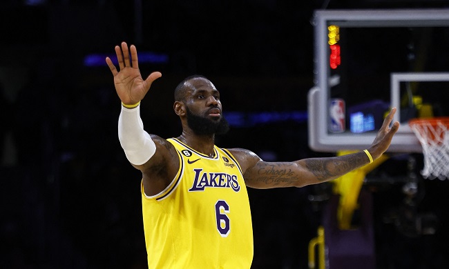 Lakers trocas LeBron James