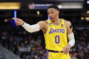 Hornets troca Russell Westbrook