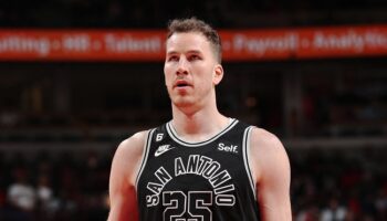 poeltl troca spurs raptors