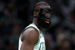 jaylen brown jogar máscara