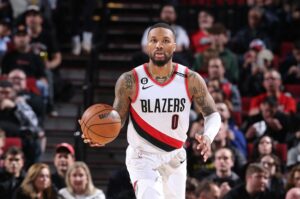 Damian Lillard troca Blazers
