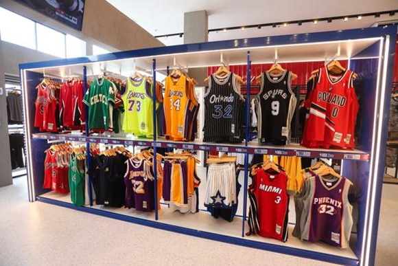 megaloja NBA Store Arena