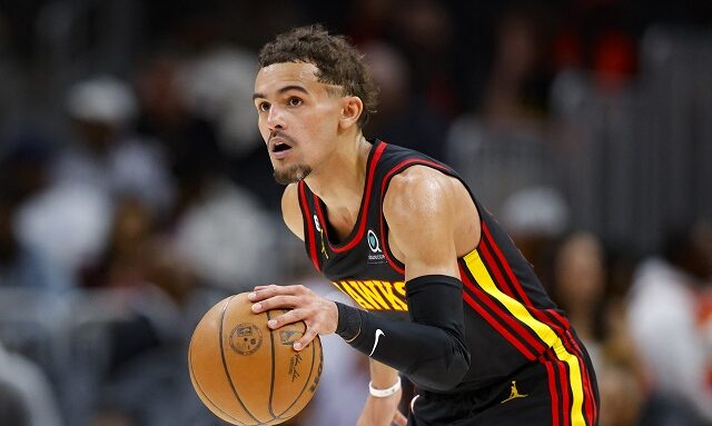 trae young hawks troca