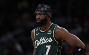 Rockets troca Jaylen Brown