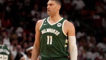 Brook Lopez Bucks Rockets