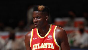 mavs troca clint capela