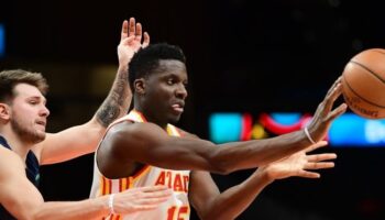 mavericks troca clint capela