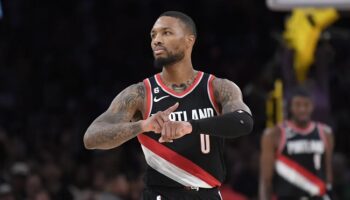 Damian Lillard troca Bucks