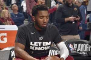 cavaliers troca donovan mitchell