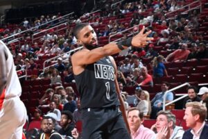 Mikal Bridges troca Suns