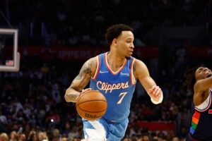jogador clippers preso arma