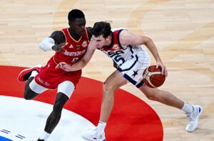 Austin Reaves Dennis Schroder