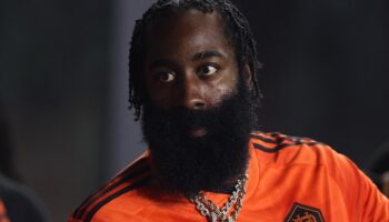 James Harden fora forma