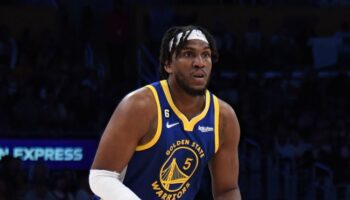 Kevon Looney rebotes Warriors