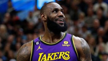 LeBron James GM Lakers