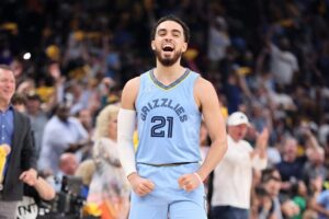 Tyus Jones troca Bucks