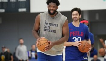 MVP Joel Embiid tênis